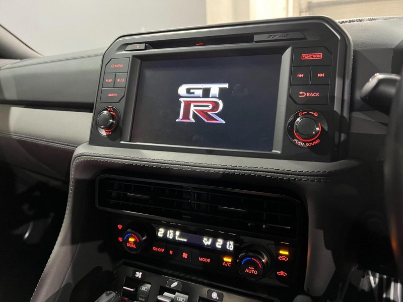 NISSAN GT-R