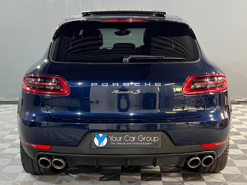 PORSCHE MACAN
