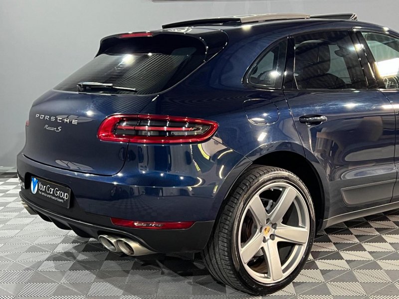PORSCHE MACAN